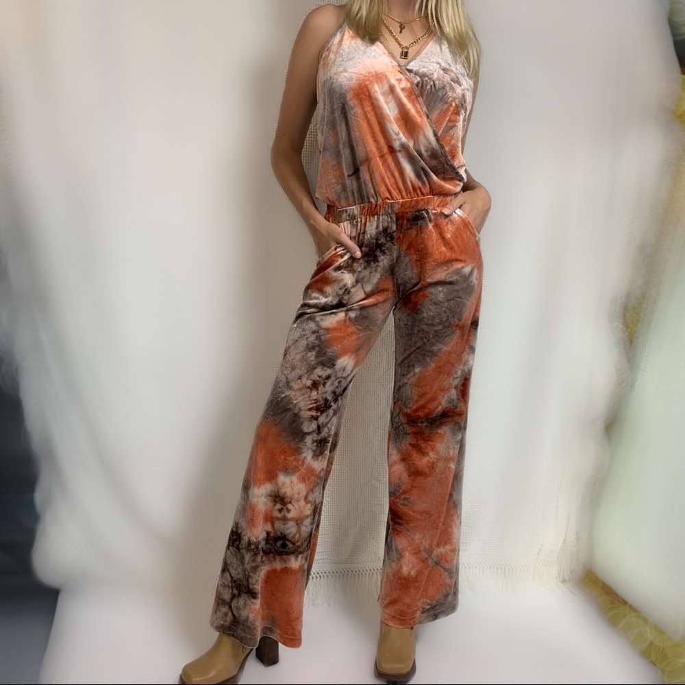 ⚡️🤟🏽NWT 70’s Tie Dye Velvet Jumpsuit⚡️🤟🏽